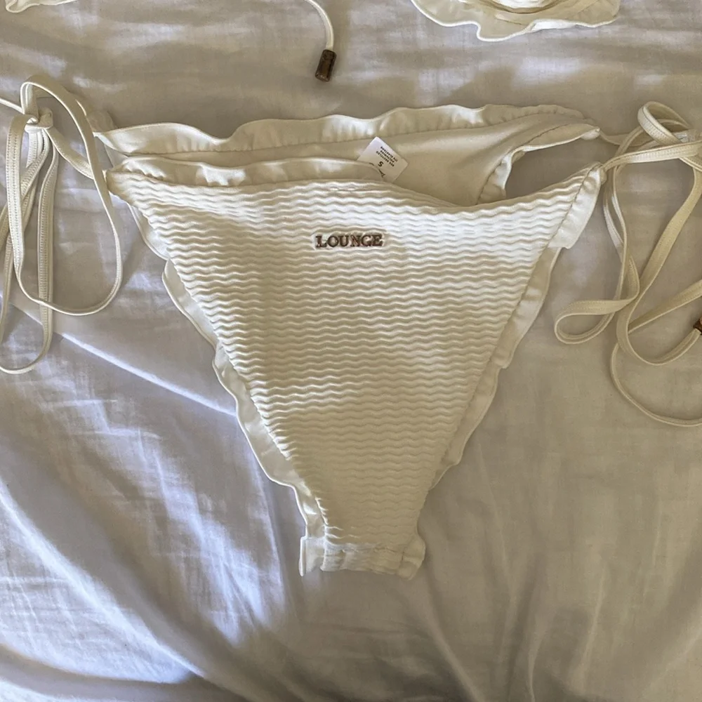 Cream Ruffle Texture Tie Bikini
